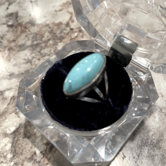 Vintage Native American Turquoise Silver Ring - Picture 2 of 6